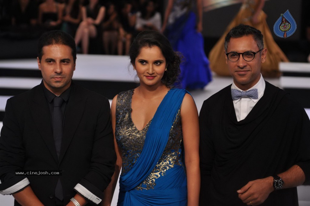 Celebs Walks The Ramp at BPFT Show - 147 / 197 photos