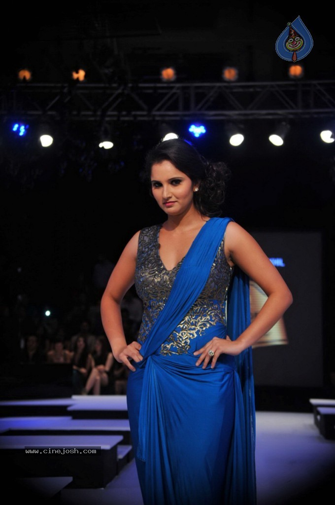 Celebs Walks The Ramp at BPFT Show - 187 / 197 photos