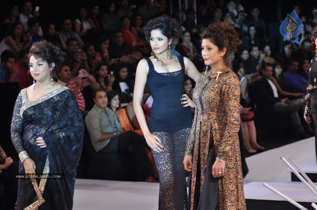 Celebs Walks The Ramp at BPFT Show - 196 / 197 photos