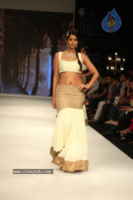 Celebs Walks the Ramp at IIJW 2012 - 14 / 297 photos