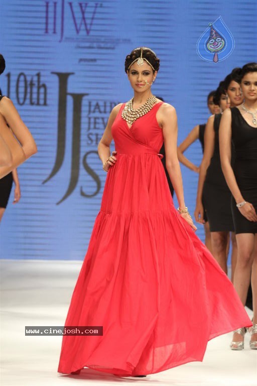 Celebs Walks the Ramp at IIJW 2012 - 41 / 297 photos