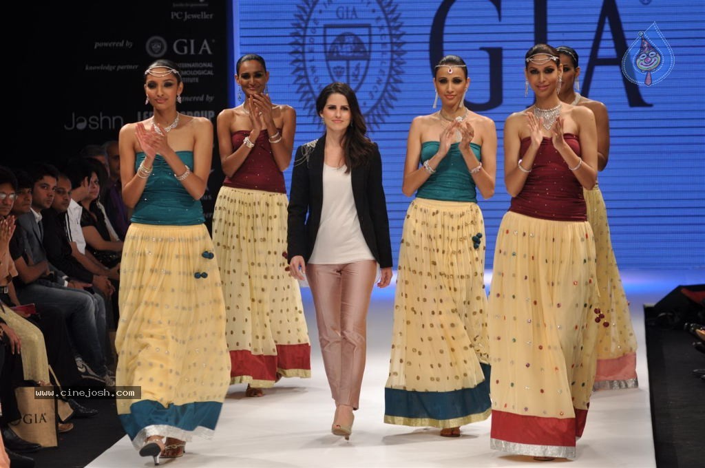 Celebs Walks the Ramp at IIJW 2012 - 42 / 297 photos