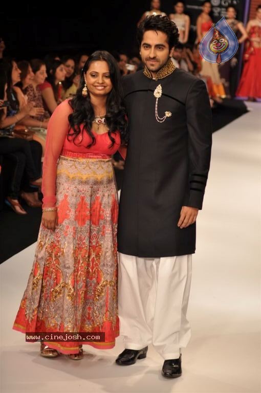 Celebs Walks the Ramp at IIJW 2012 - 85 / 297 photos