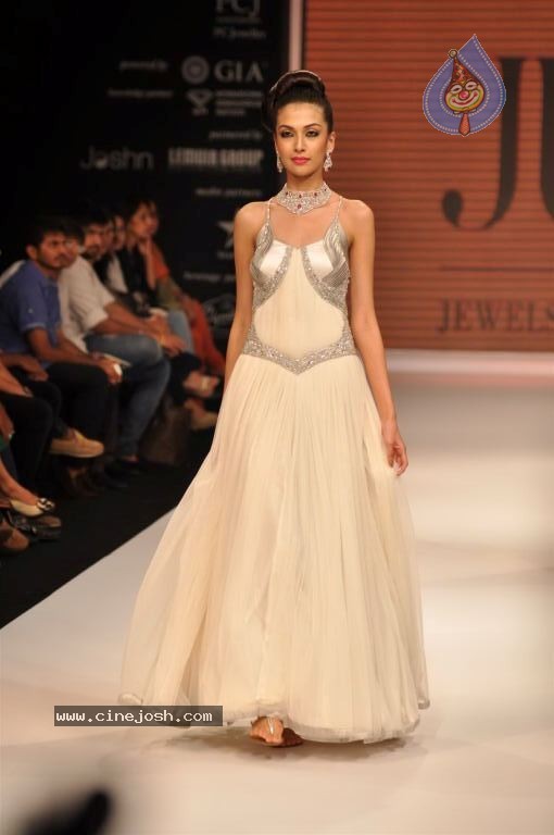 Celebs Walks the Ramp at IIJW 2012 - 100 / 297 photos
