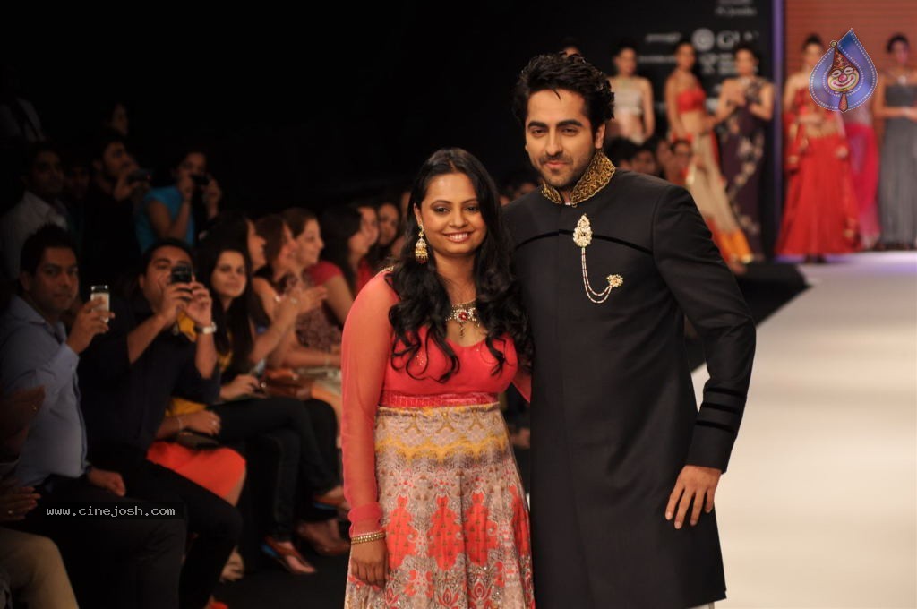 Celebs Walks the Ramp at IIJW 2012 - 123 / 297 photos