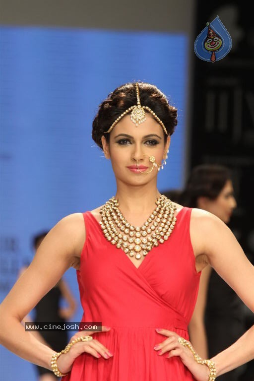 Celebs Walks the Ramp at IIJW 2012 - 135 / 297 photos