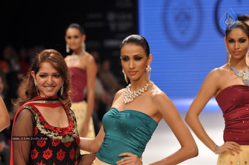 Celebs Walks the Ramp at IIJW 2012 - 139 / 297 photos
