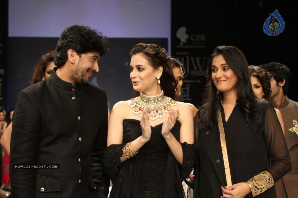 Celebs Walks the Ramp at IIJW 2012 - 158 / 297 photos