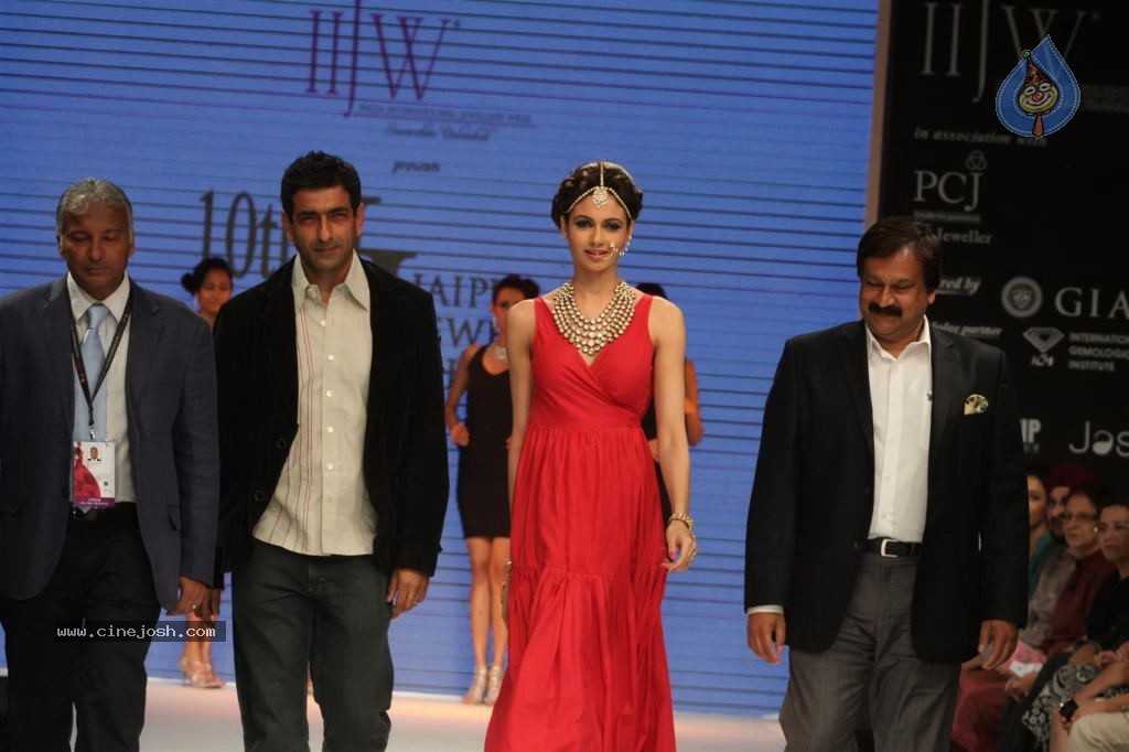 Celebs Walks the Ramp at IIJW 2012 - 255 / 297 photos