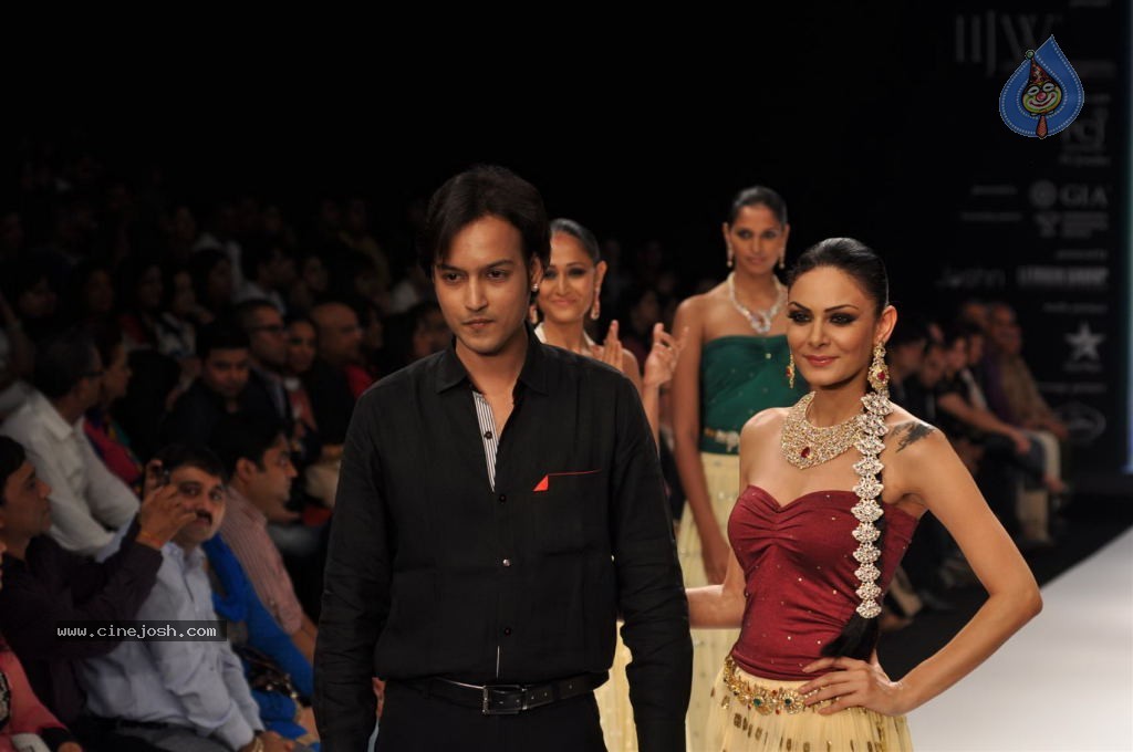 Celebs Walks the Ramp at IIJW 2012 - 261 / 297 photos