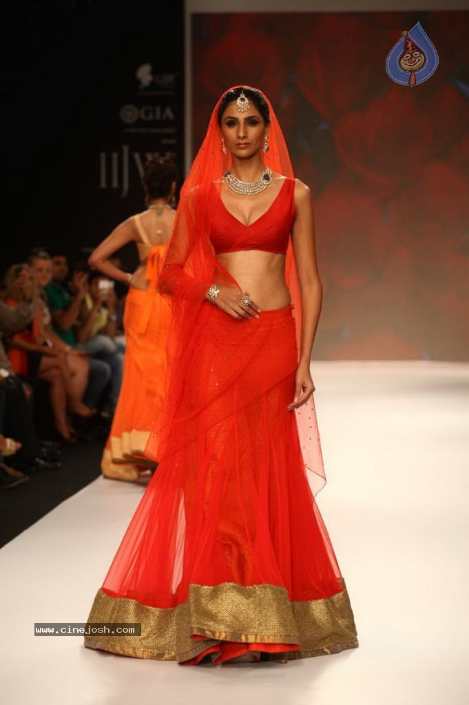 Celebs Walks the Ramp at IIJW 2013 Day 4 - 91 / 129 photos