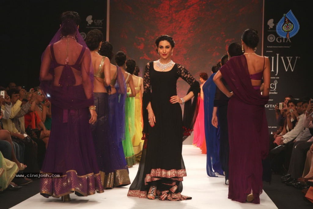 Celebs Walks the Ramp at IIJW 2013 Day 4 - 109 / 129 photos