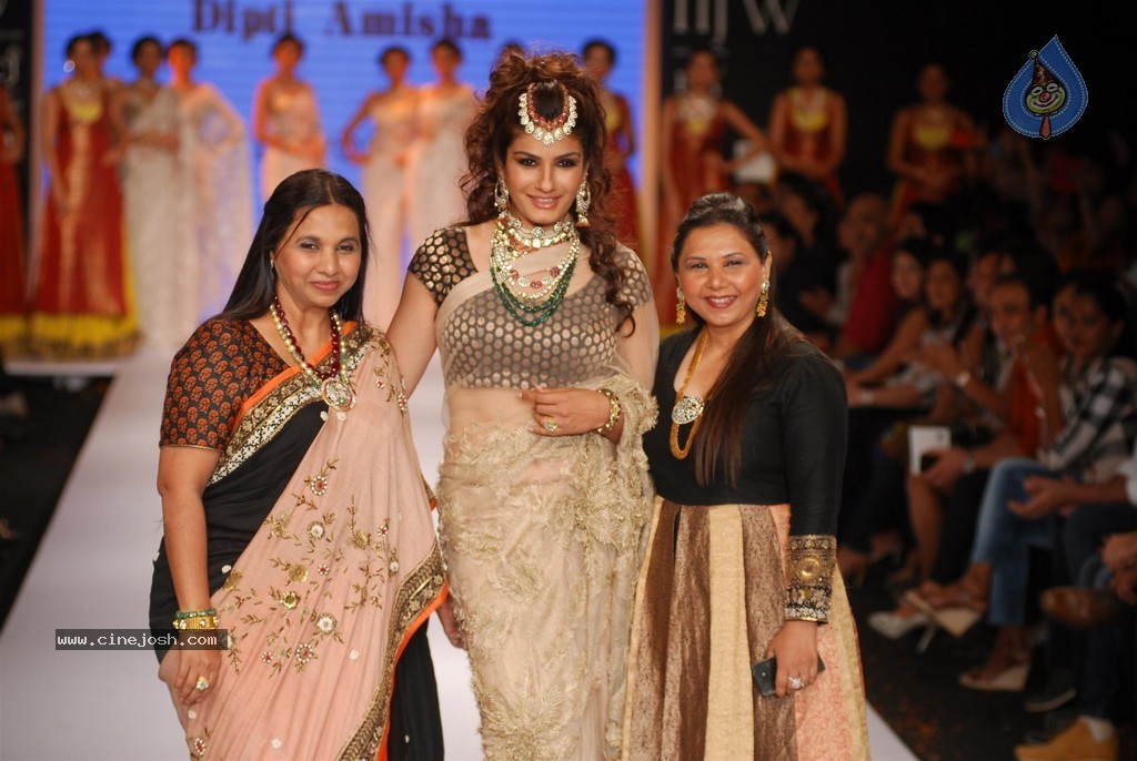 Celebs Walks the Ramp at IIJW 2014 Set 1 - 27 / 235 photos