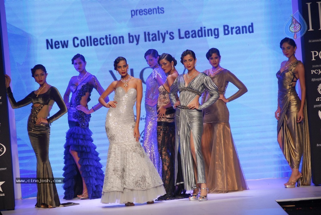 Celebs Walks the Ramp at IIJW 2014 Set 1 - 29 / 235 photos