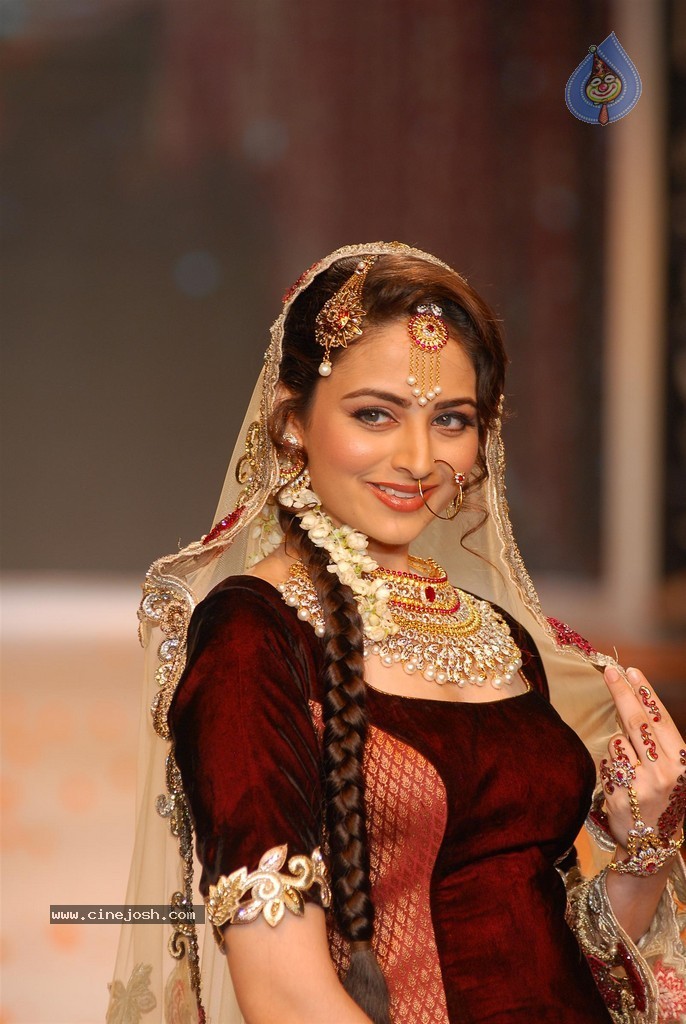 Celebs Walks the Ramp at IIJW 2014 Set 1 - 69 / 235 photos