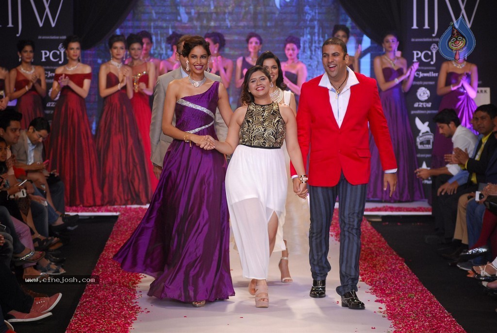Celebs Walks the Ramp at IIJW 2014 Set 1 - 198 / 235 photos