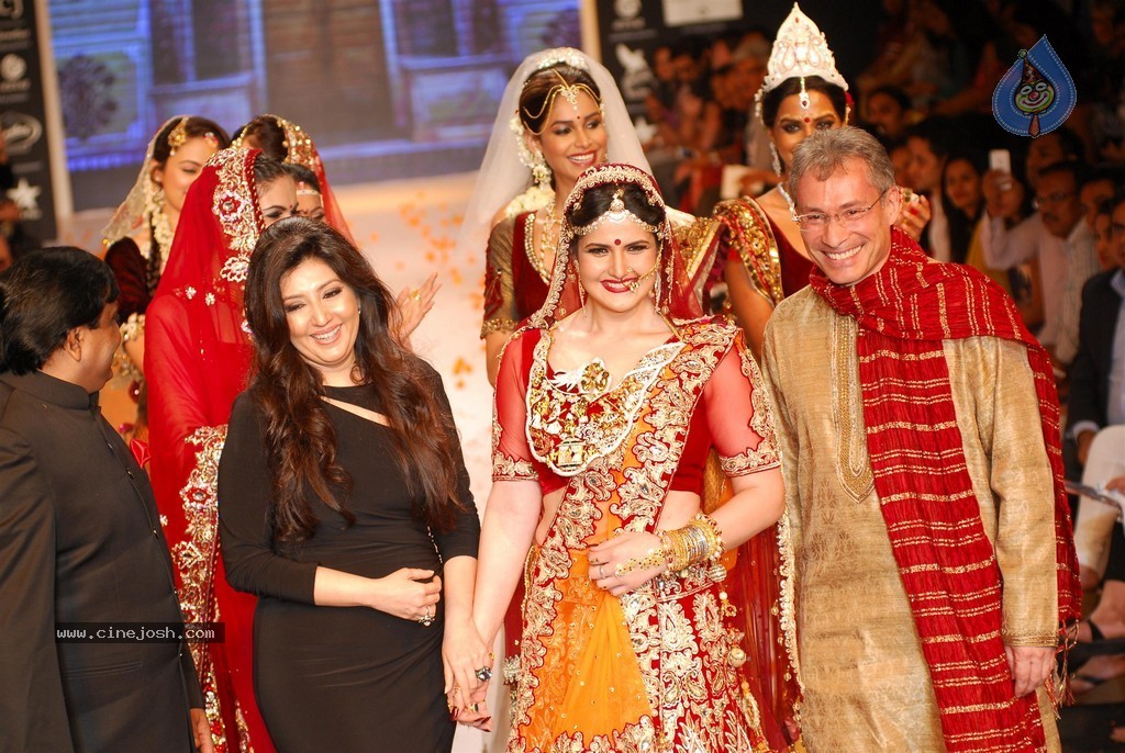 Celebs Walks the Ramp at IIJW 2014 Set 2 - 143 / 235 photos