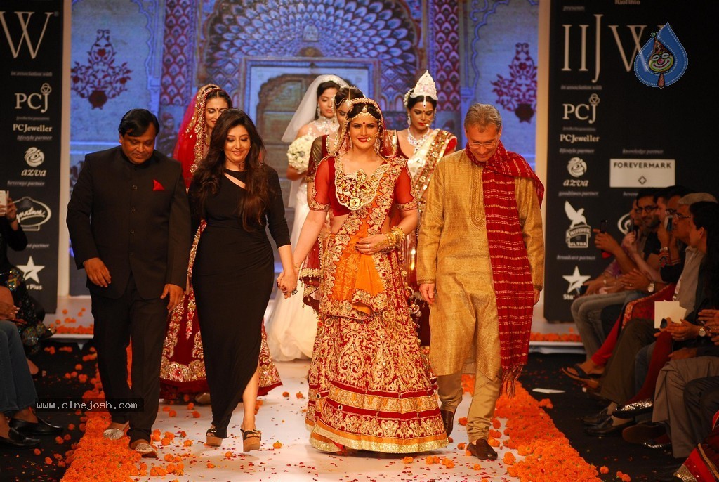 Celebs Walks the Ramp at IIJW 2014 Set 2 - 193 / 235 photos