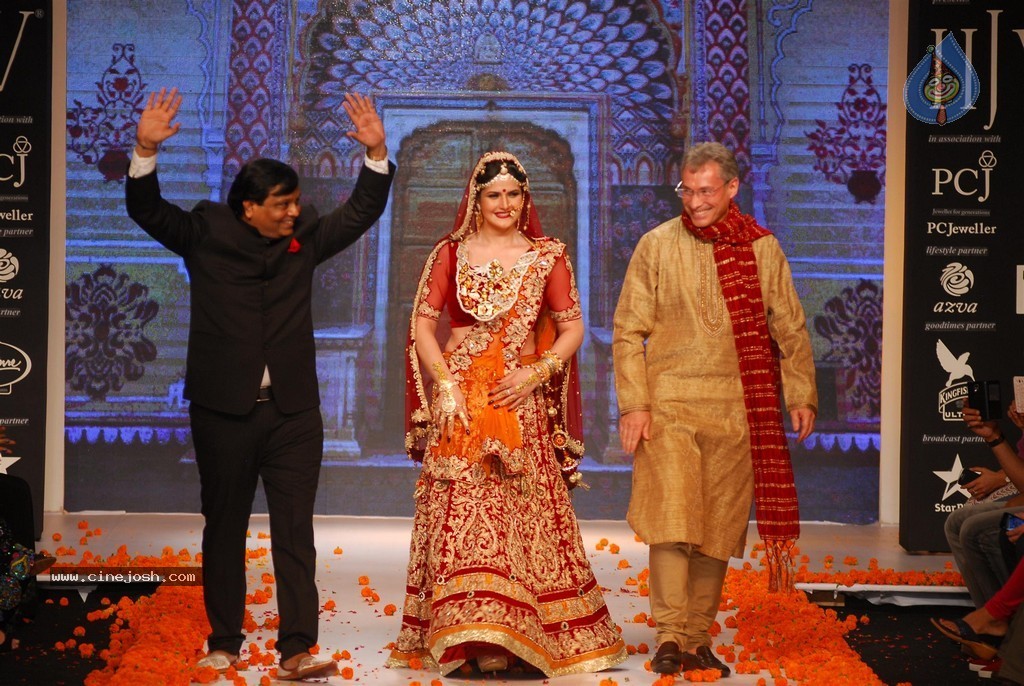 Celebs Walks the Ramp at IIJW 2014 Set 2 - 196 / 235 photos