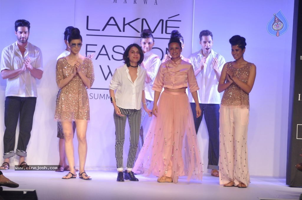 Celebs Walks the Ramp at LFW 2014 Day 2 - 26 / 113 photos
