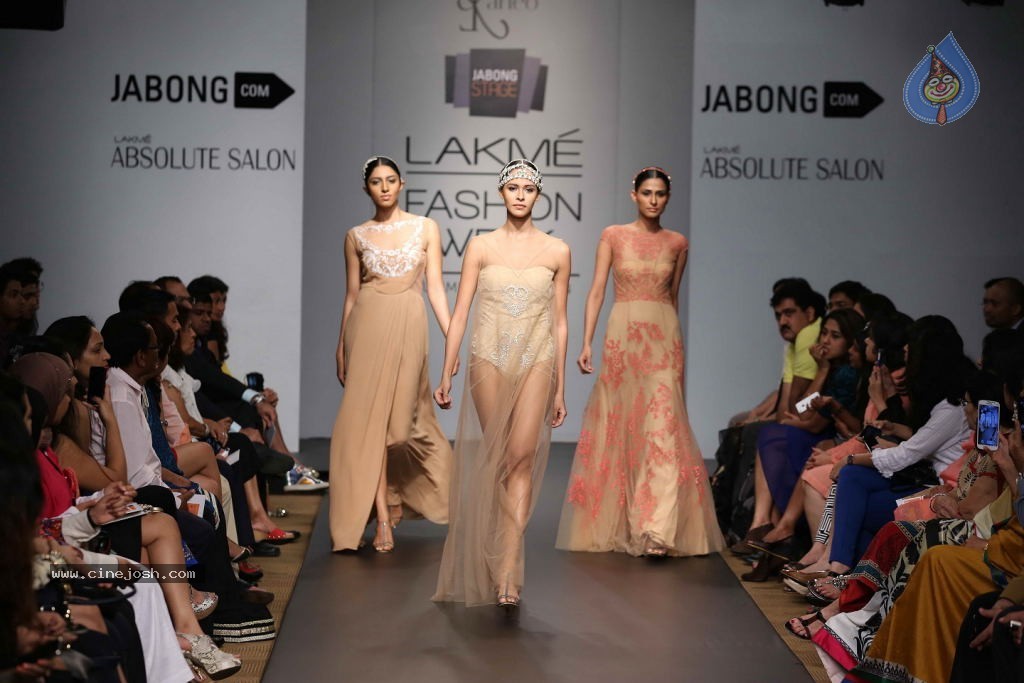 Celebs Walks the Ramp at LFW 2014 Day 2 - 29 / 113 photos