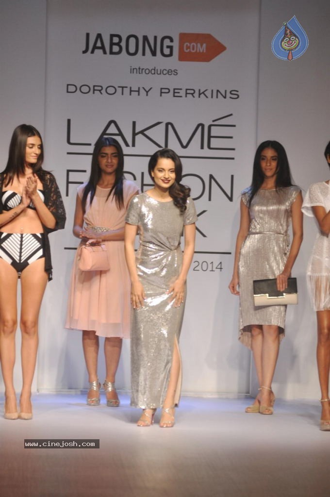 Celebs Walks the Ramp at LFW 2014 Day 2 - 30 / 113 photos