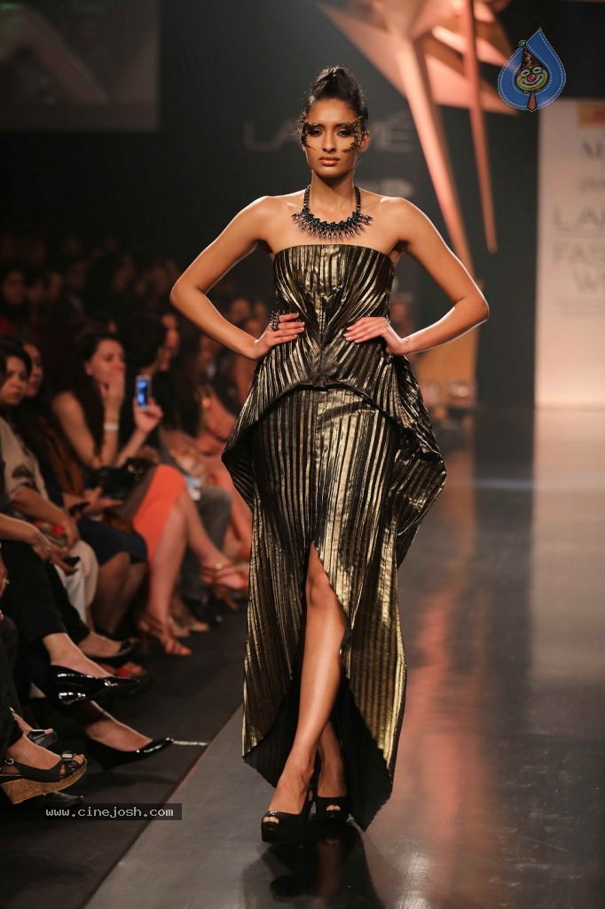 Celebs Walks the Ramp at LFW 2014 Day 2 - 38 / 113 photos