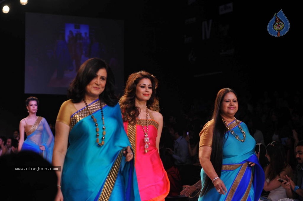 Celebs Walks the Ramp at LFW 2014 Day 2 - 41 / 113 photos
