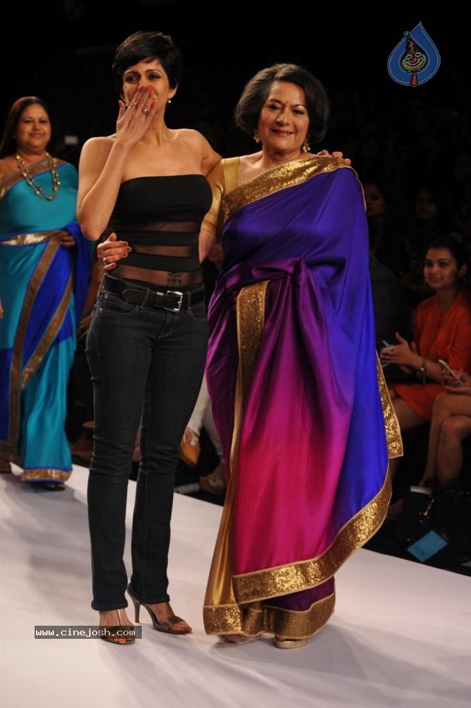 Celebs Walks the Ramp at LFW 2014 Day 2 - 45 / 113 photos