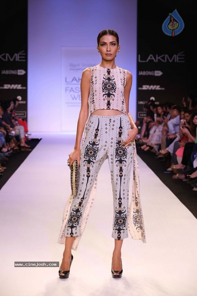 Celebs Walks the Ramp at LFW 2014 Day 2 - 50 / 113 photos