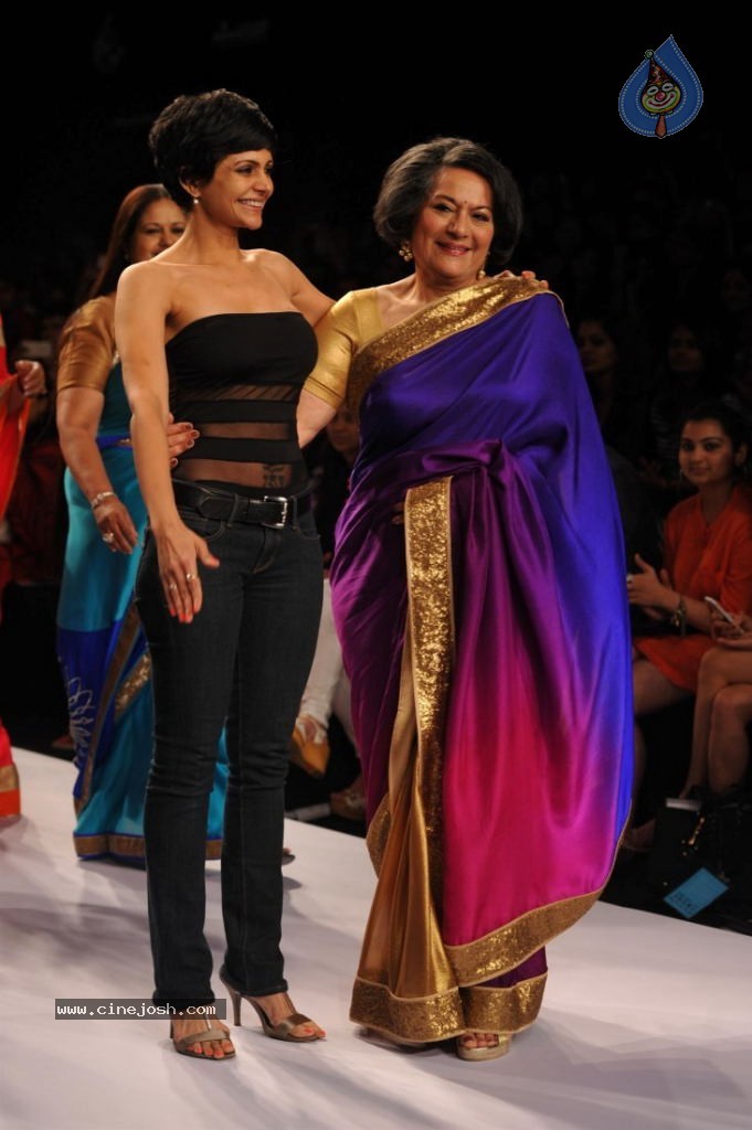Celebs Walks the Ramp at LFW 2014 Day 2 - 54 / 113 photos