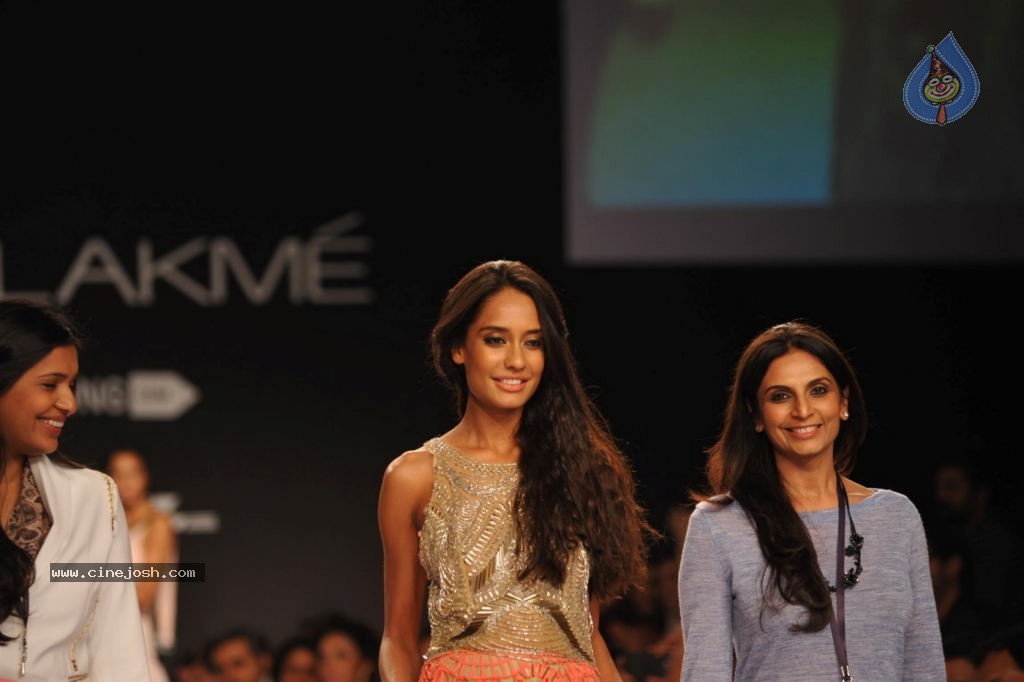Celebs Walks the Ramp at LFW 2014 Day 2 - 59 / 113 photos