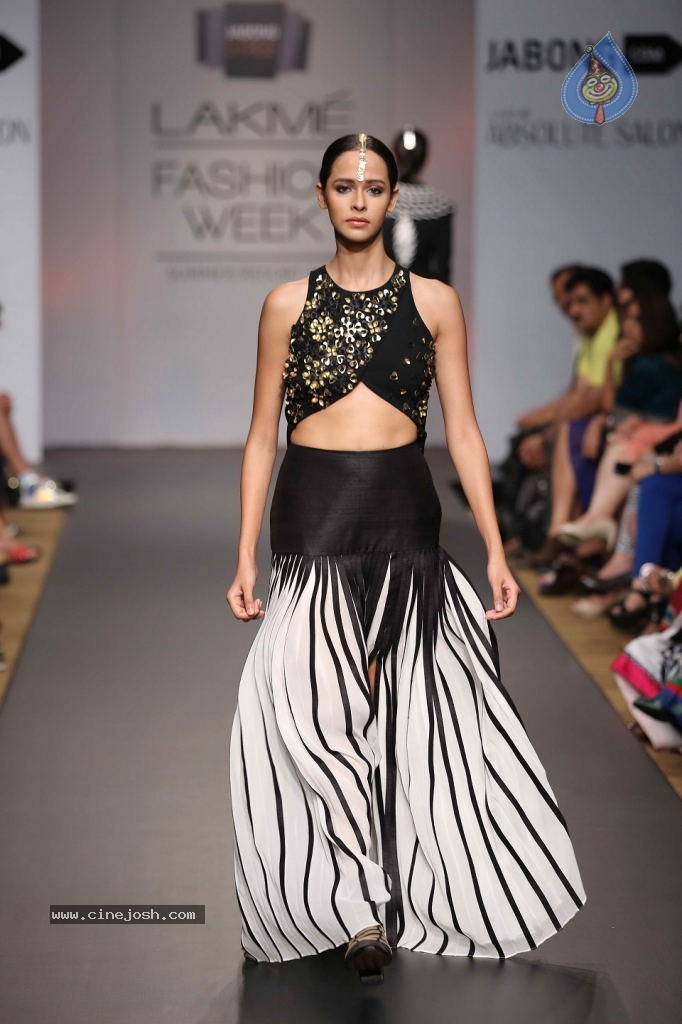 Celebs Walks the Ramp at LFW 2014 Day 2 - 64 / 113 photos