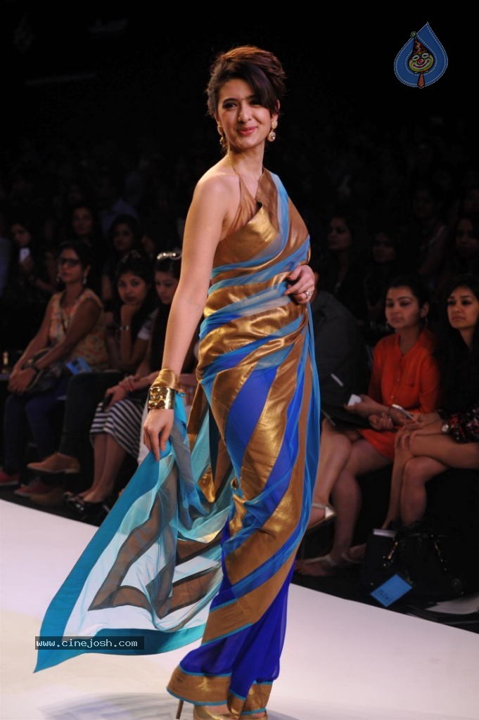 Celebs Walks the Ramp at LFW 2014 Day 2 - 83 / 113 photos