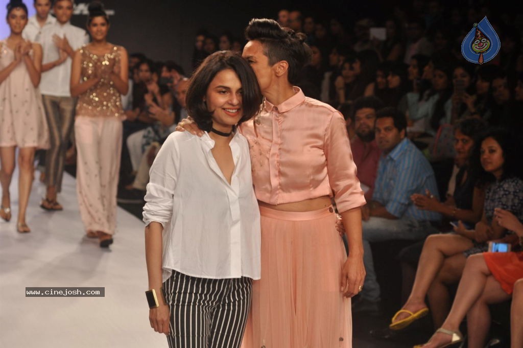 Celebs Walks the Ramp at LFW 2014 Day 2 - 88 / 113 photos