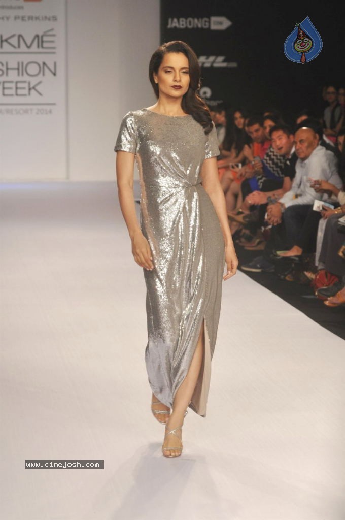 Celebs Walks the Ramp at LFW 2014 Day 2 - 89 / 113 photos