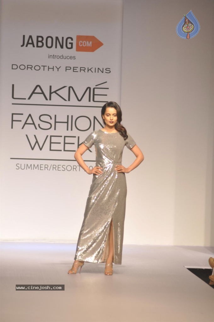 Celebs Walks the Ramp at LFW 2014 Day 2 - 90 / 113 photos