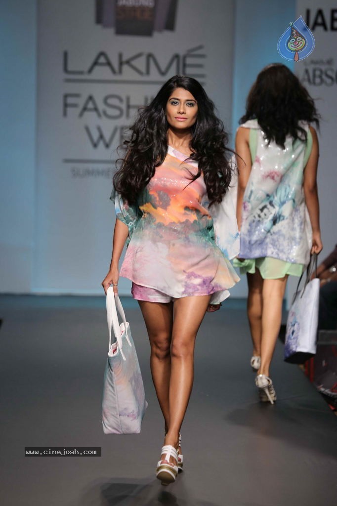 Celebs Walks the Ramp at LFW 2014 Day 2 - 104 / 113 photos