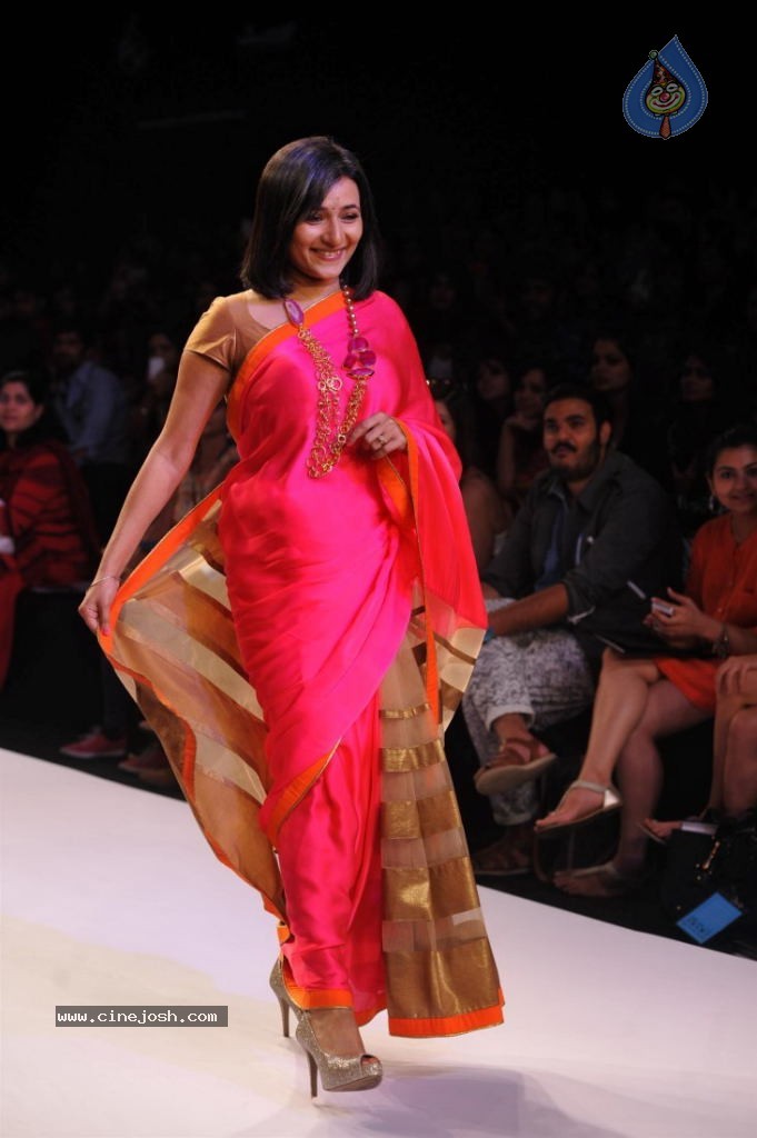 Celebs Walks the Ramp at LFW 2014 Day 2 - 105 / 113 photos