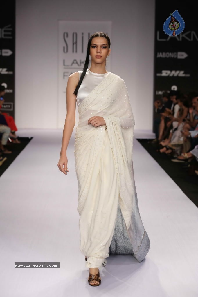 Celebs Walks the Ramp at LFW 2014 Day 2 - 112 / 113 photos
