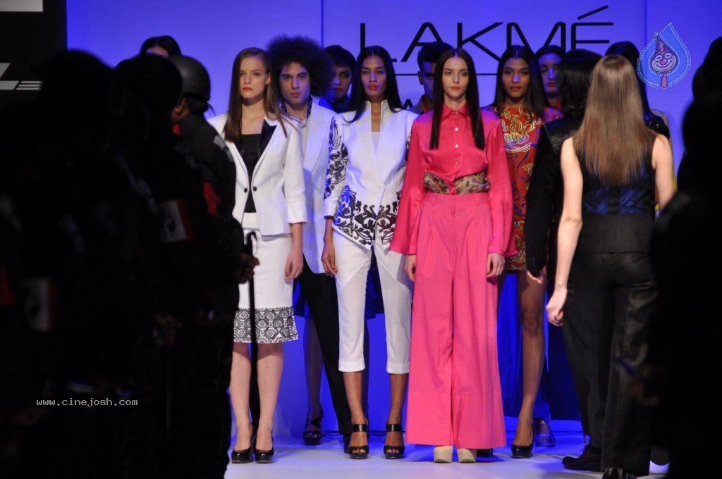 Celebs Walks the Ramp at LFW Summer Resort 2013 - 28 / 186 photos