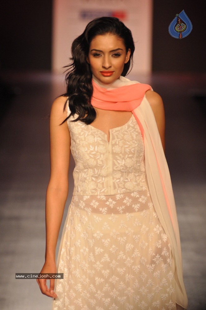 Celebs Walks the Ramp at LFW Summer Resort 2013 - 31 / 186 photos