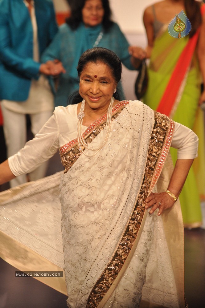 Celebs Walks the Ramp at LFW Summer Resort 2013 - 43 / 186 photos