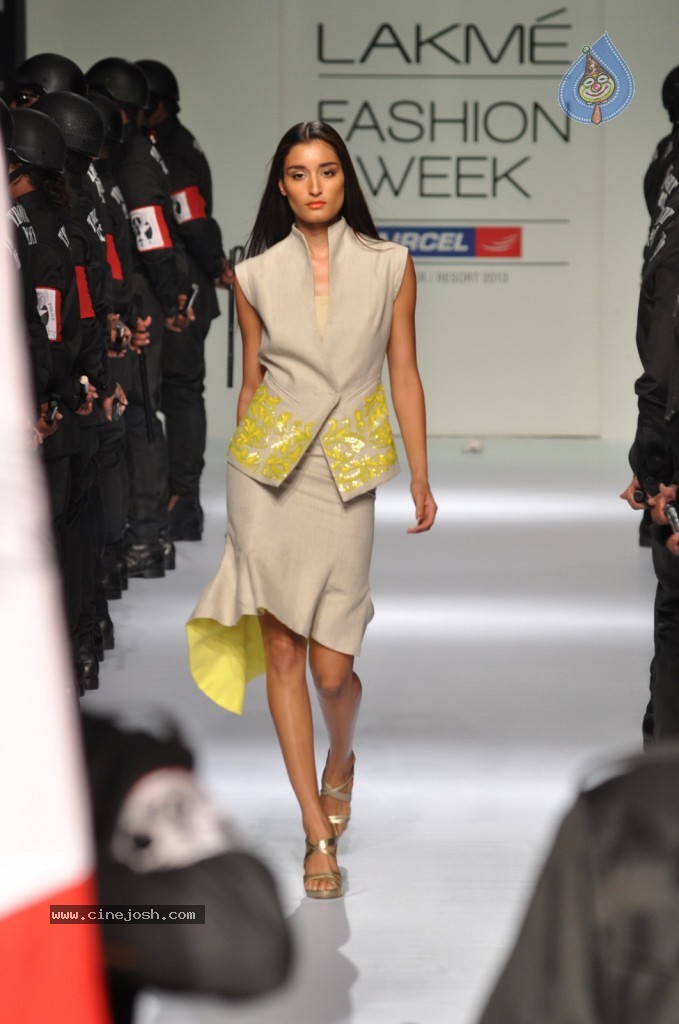 Celebs Walks the Ramp at LFW Summer Resort 2013 - 45 / 186 photos