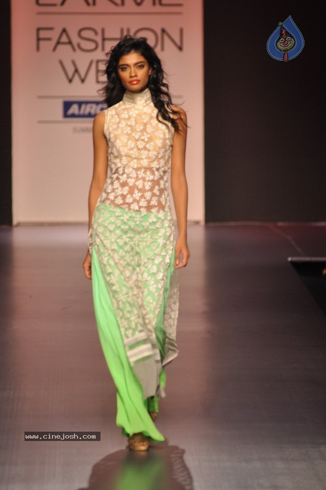 Celebs Walks the Ramp at LFW Summer Resort 2013 - 46 / 186 photos