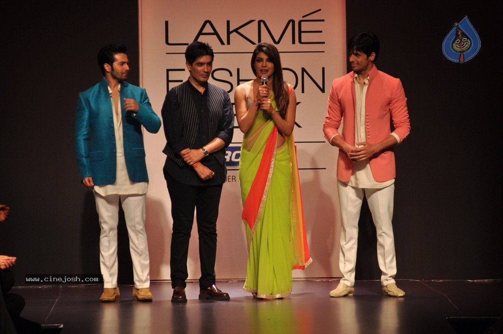 Celebs Walks the Ramp at LFW Summer Resort 2013 - 48 / 186 photos