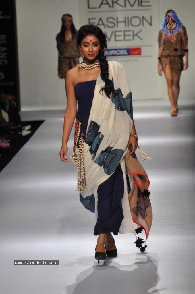 Celebs Walks the Ramp at LFW Summer Resort 2013 - 59 / 186 photos