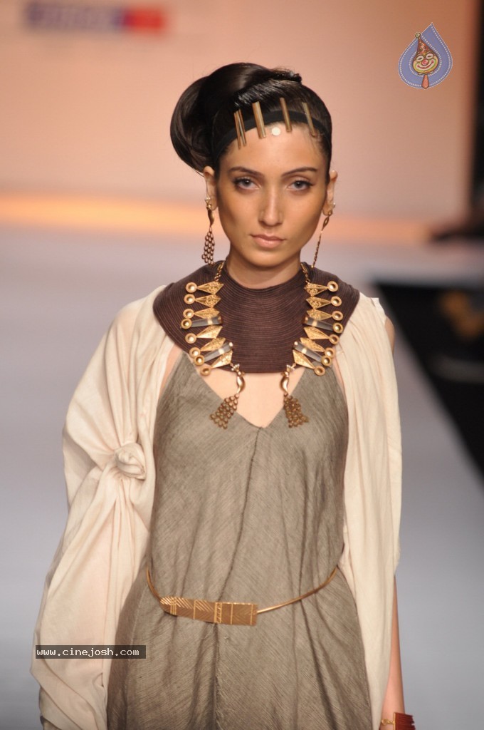 Celebs Walks the Ramp at LFW Summer Resort 2013 - 68 / 186 photos