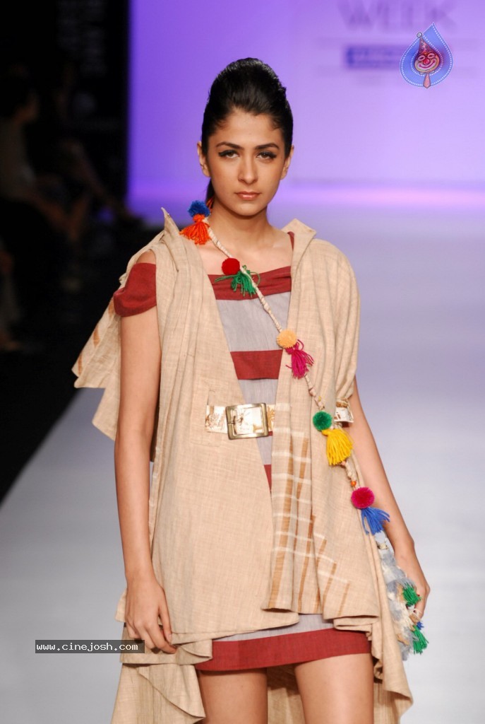 Celebs Walks the Ramp at LFW Summer Resort 2013 - 72 / 186 photos