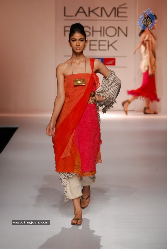 Celebs Walks the Ramp at LFW Summer Resort 2013 - 102 / 186 photos